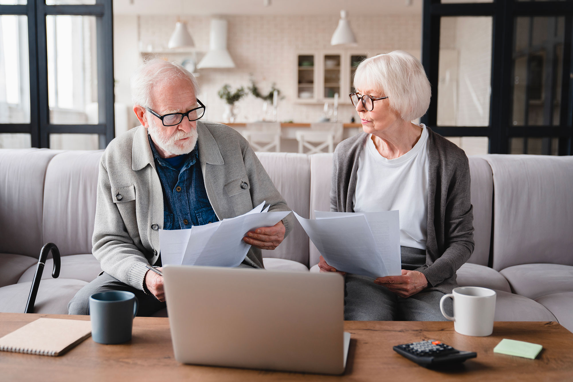 Pensionato valuta i nuovi tassi INPS 2026 per la cessione del quinto della pensione